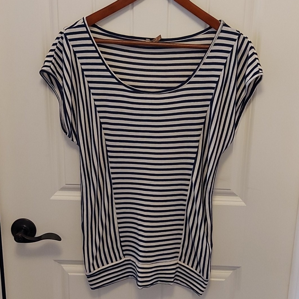Short sleeve top
